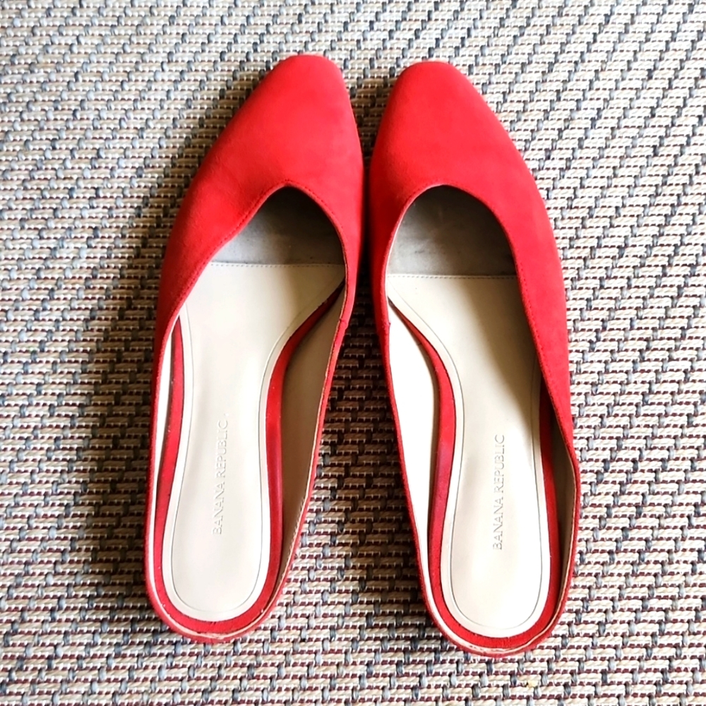 Banana Republic Red Mule Slide Size 7 / 1/2 for women gently used